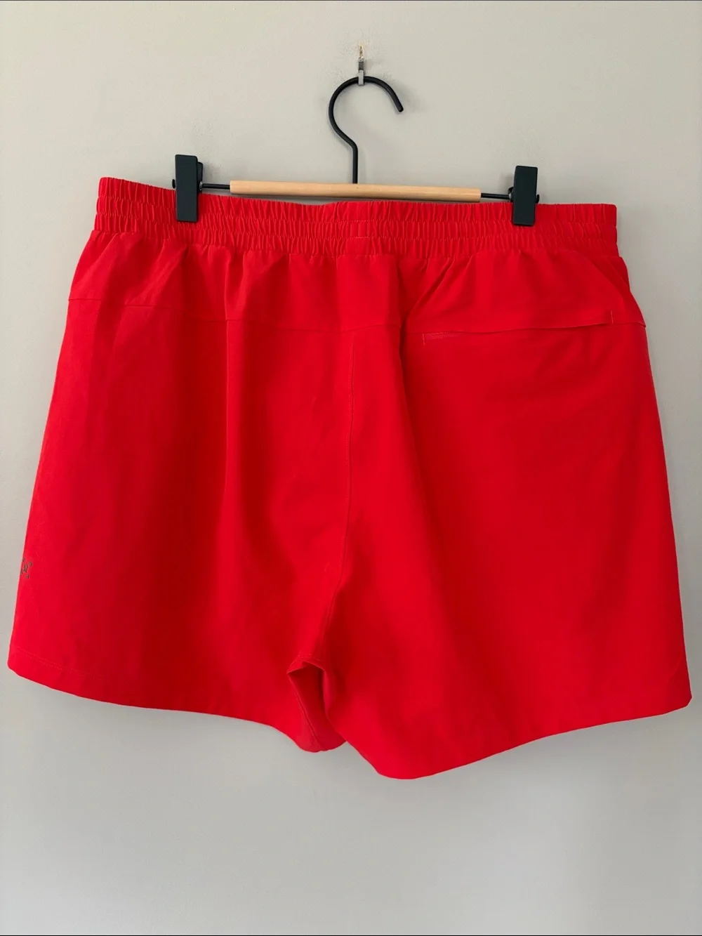 Lululemon Men’s Channel Cross Swim Shorts Size XL 5” Inseam Vermillion Red